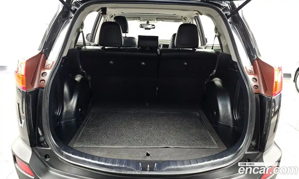 Toyota RAV4 2015 2.5 Автомат в Москве № 334681, фото 13