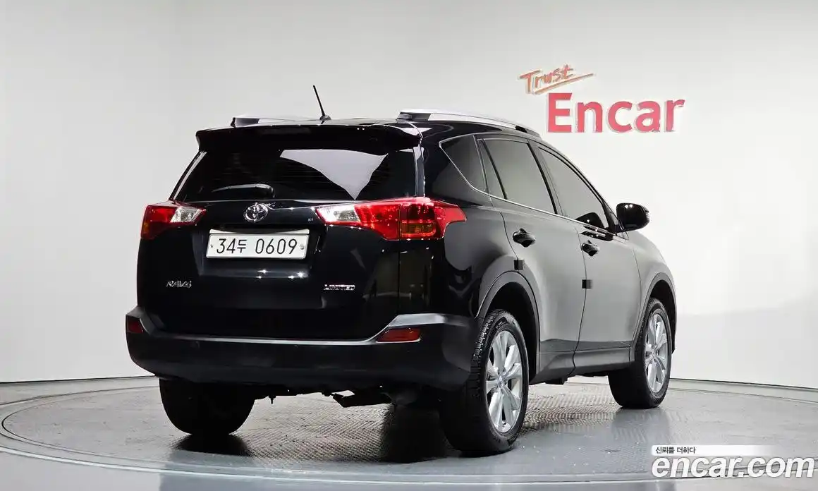 Toyota RAV4 2015 2.5 Автомат в Москве № 334681, фото 8