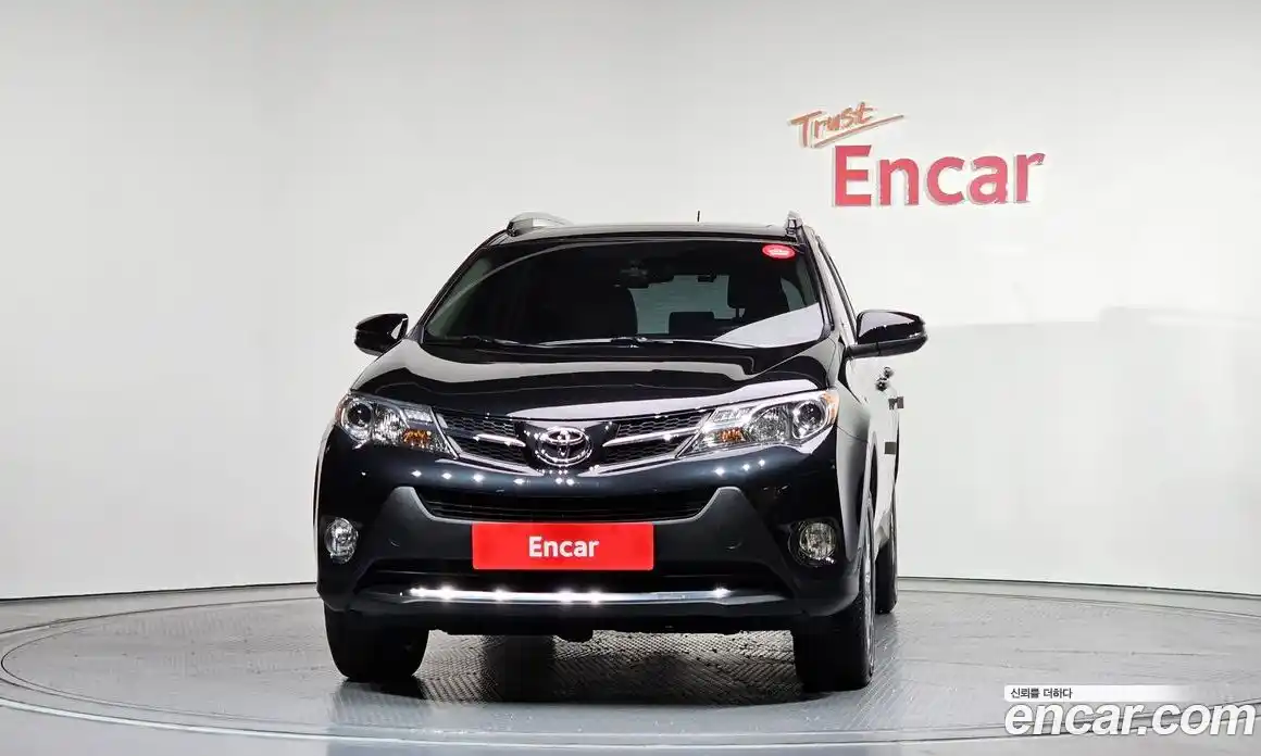 Toyota RAV4 2015 2.5 Автомат в Москве № 334681, фото 9