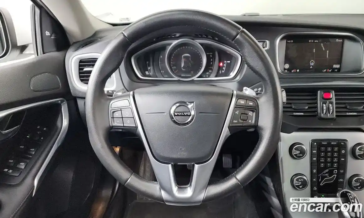 Volvo V40 2018 2.0 Автомат в Москве № 344113, фото 12