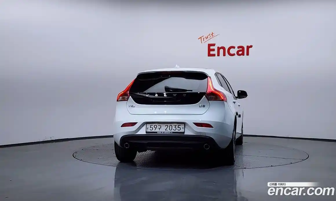 Volvo V40 2018 2.0 Автомат в Москве № 344113, фото 16