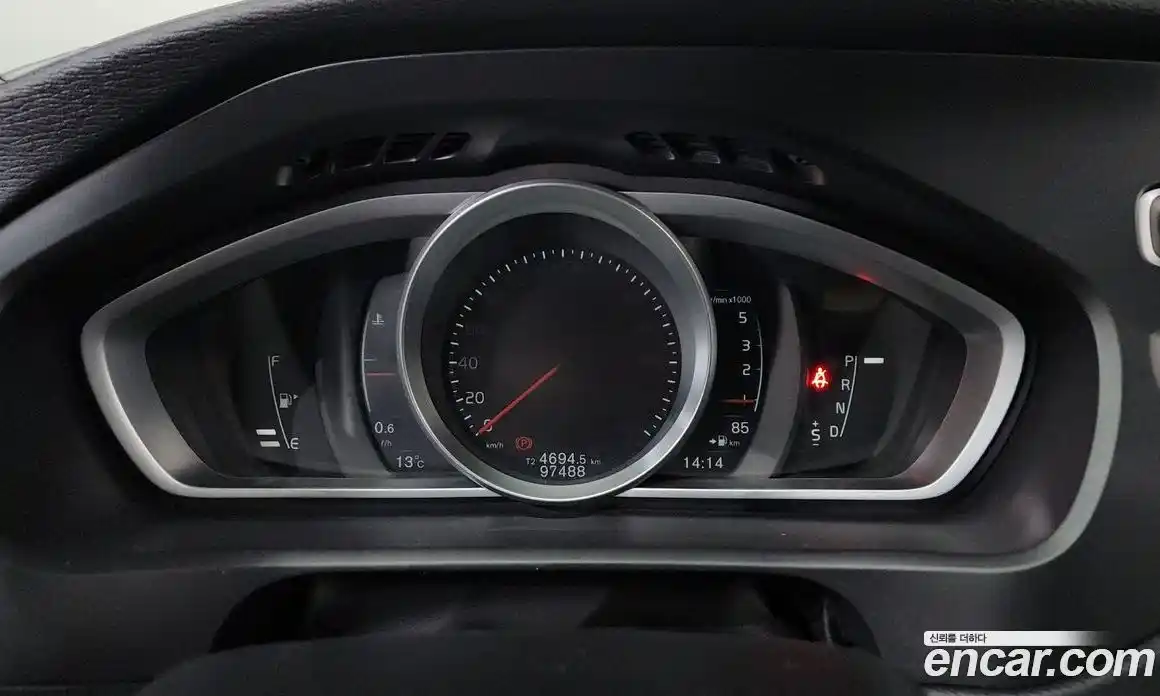 Volvo V40 2018 2.0 Автомат в Москве № 344113, фото 17