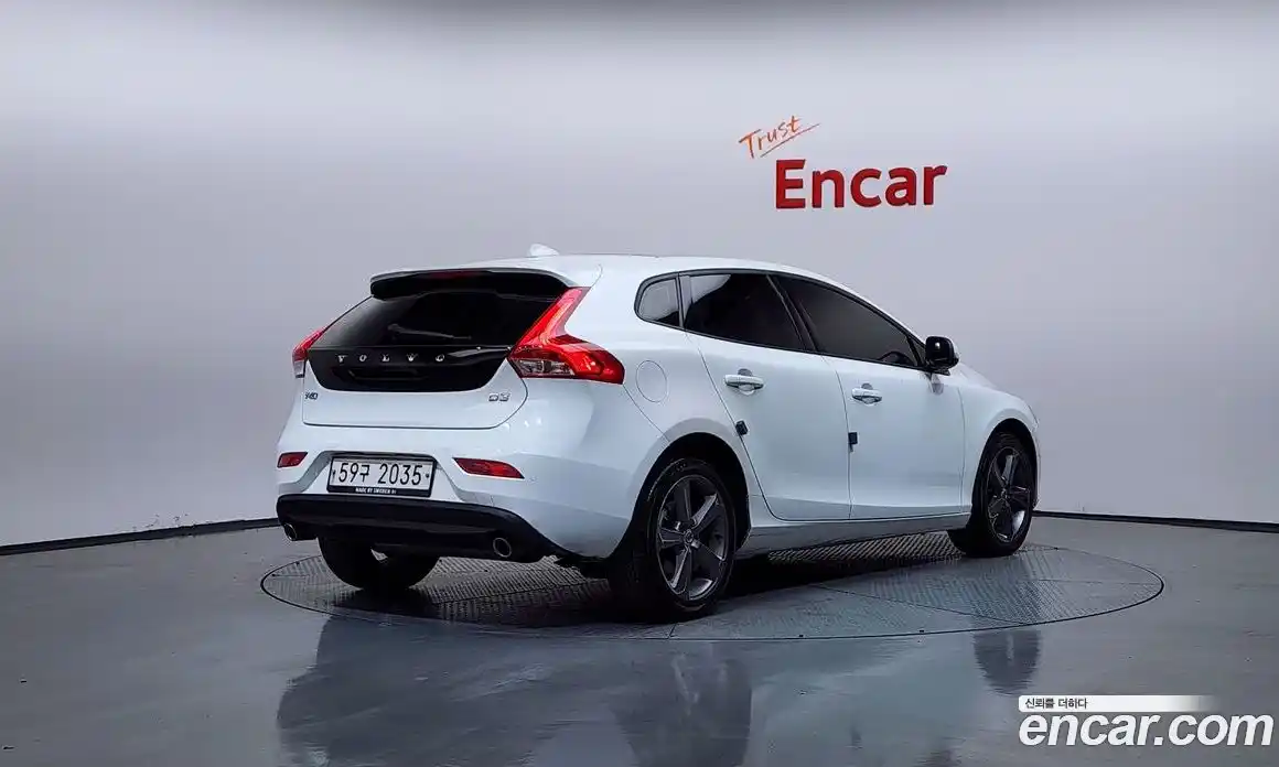 Volvo V40 2018 2.0 Автомат в Москве № 344113, фото 18