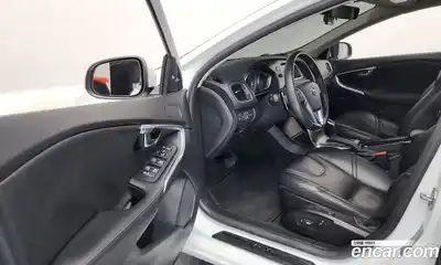 Volvo V40 2018 2.0 Автомат в Москве № 344113, миниатюра 2