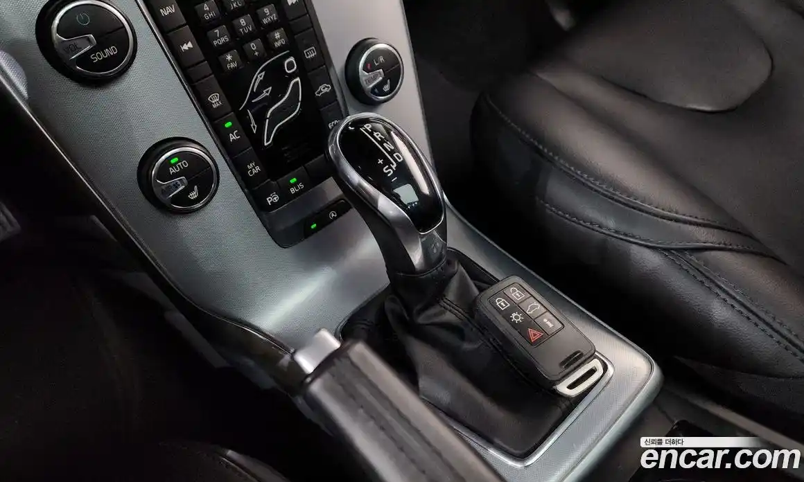 Volvo V40 2018 2.0 Автомат в Москве № 344113, фото 7