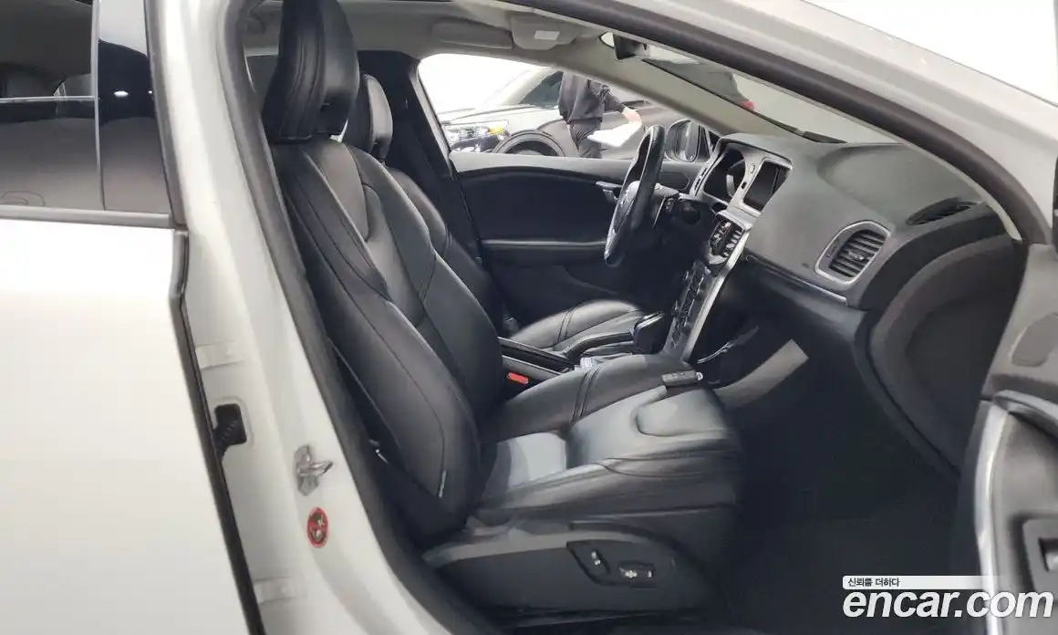 Volvo V40 2018 2.0 Автомат в Москве № 344113, фото 9