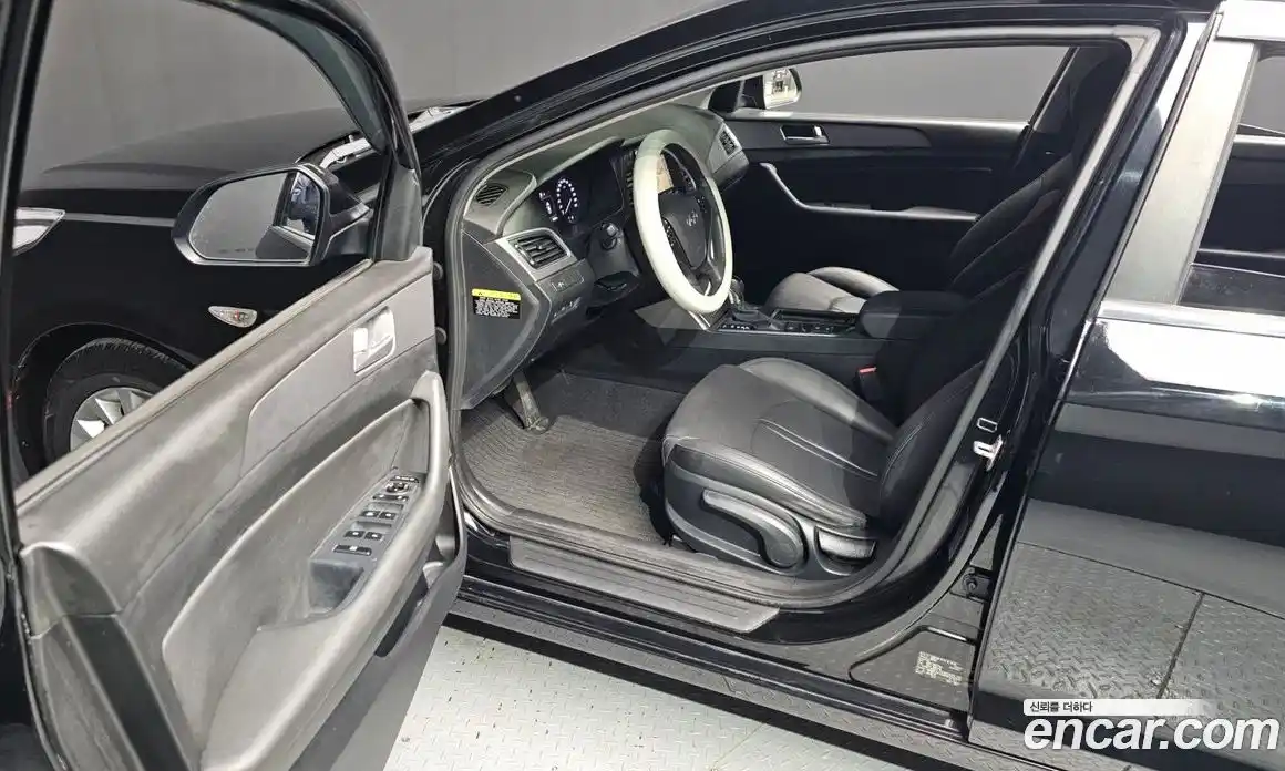 Hyundai Sonata 2016 2.0 Автомат в Москве № 48200, фото 13