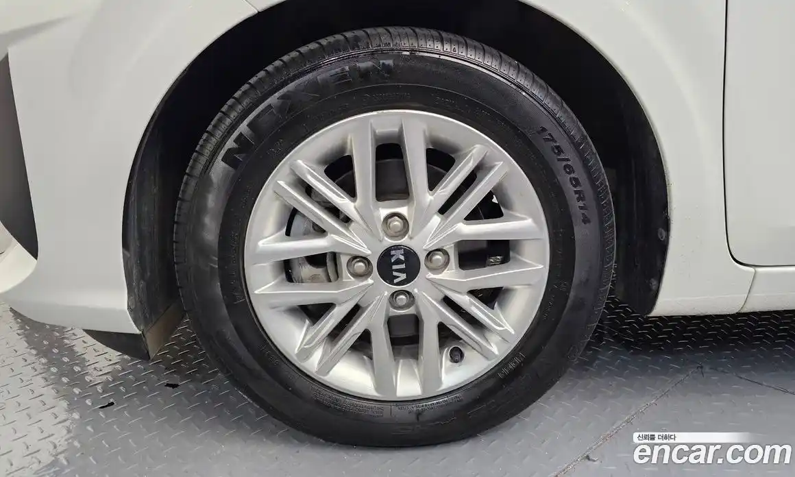 Kia Morning 2021 1.0 Автомат в Москве № 565, фото 11