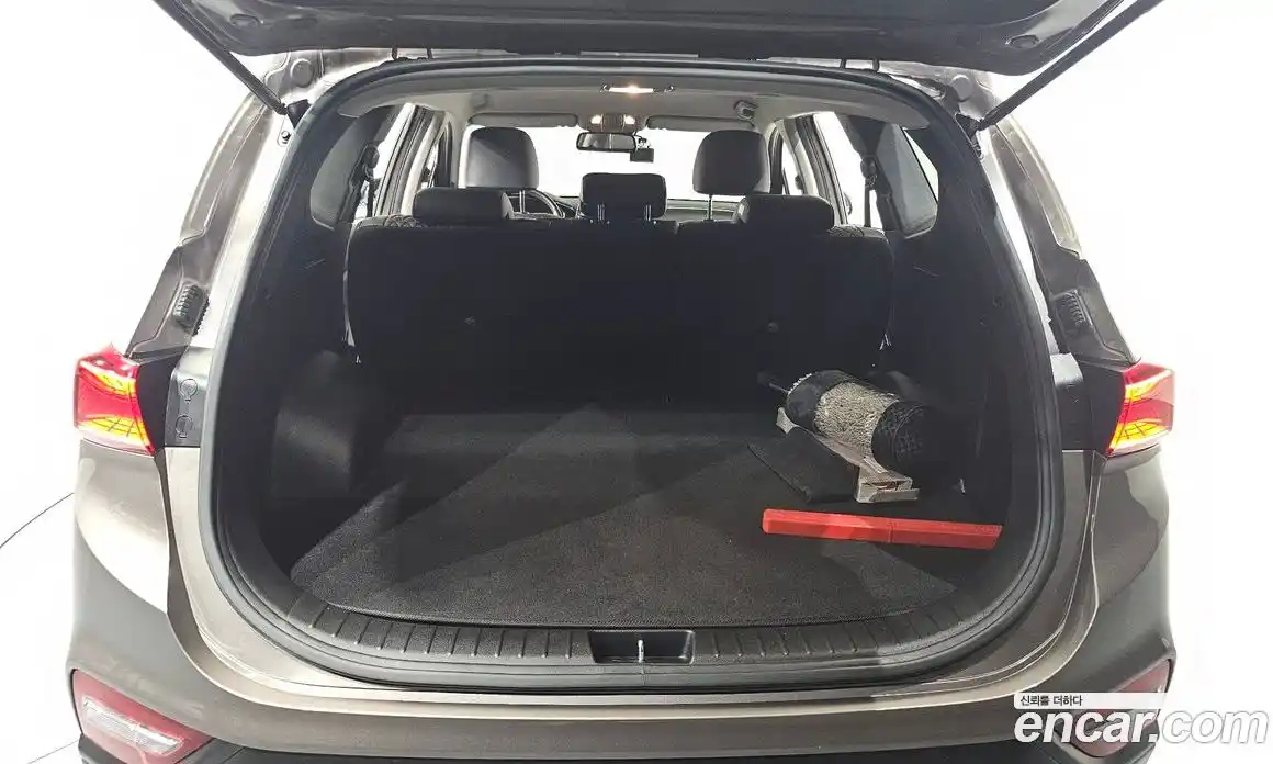 Hyundai Santa Fe 2019 2.0 Автомат в Москве № 112515, фото 17