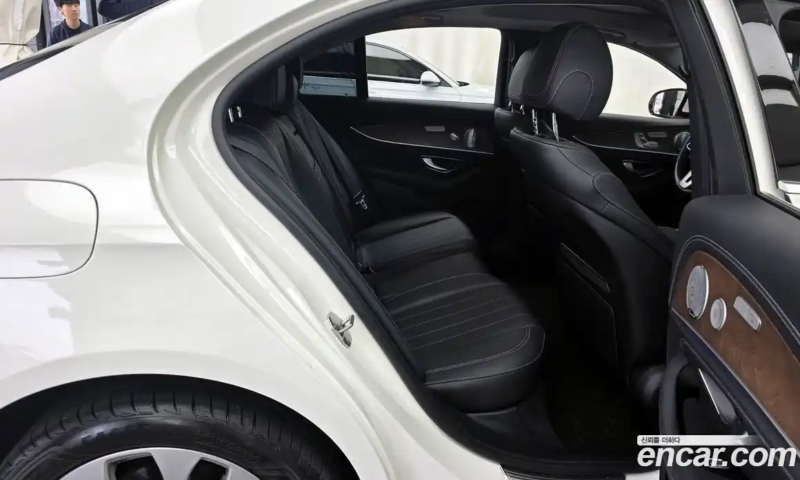 Mercedes-Benz E-Class 2019 2.0 Автомат в Москве № 141829, фото 12