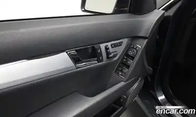 Mercedes-Benz C-Class 2010 1.8 Автомат в Москве № 160980, миниатюра 2