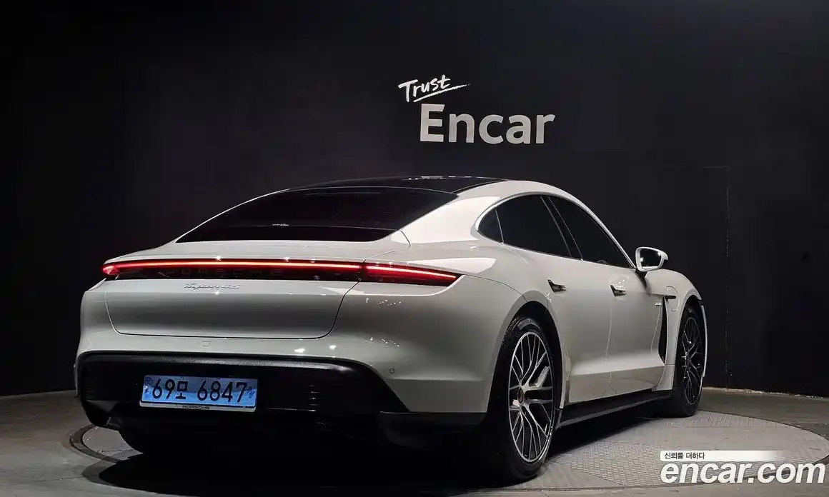 Porsche Taycan 2024 0.1 Автомат в Москве № 165077, фото 14