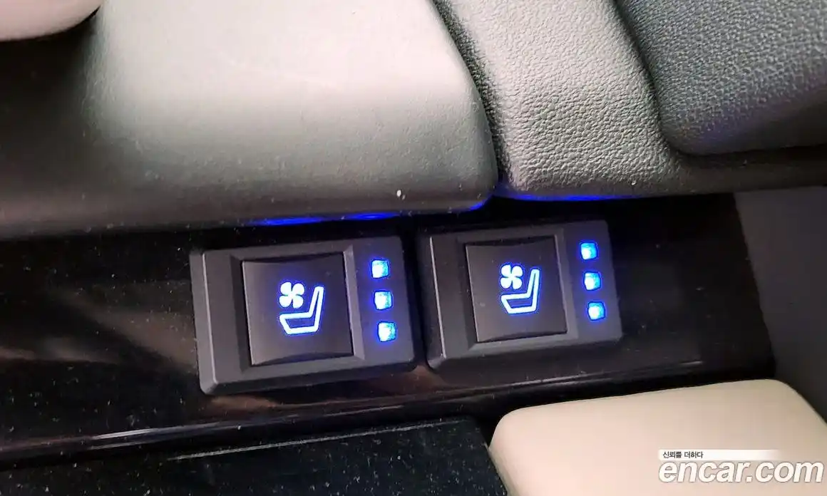 Land Rover Discovery 2018 2.0 Автомат в Москве № 166183, фото 14