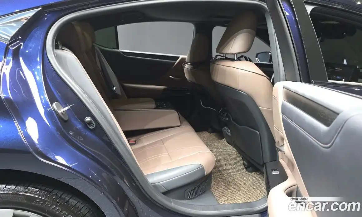 Lexus ES 2023 2.5 Автомат в Москве № 168118, фото 19