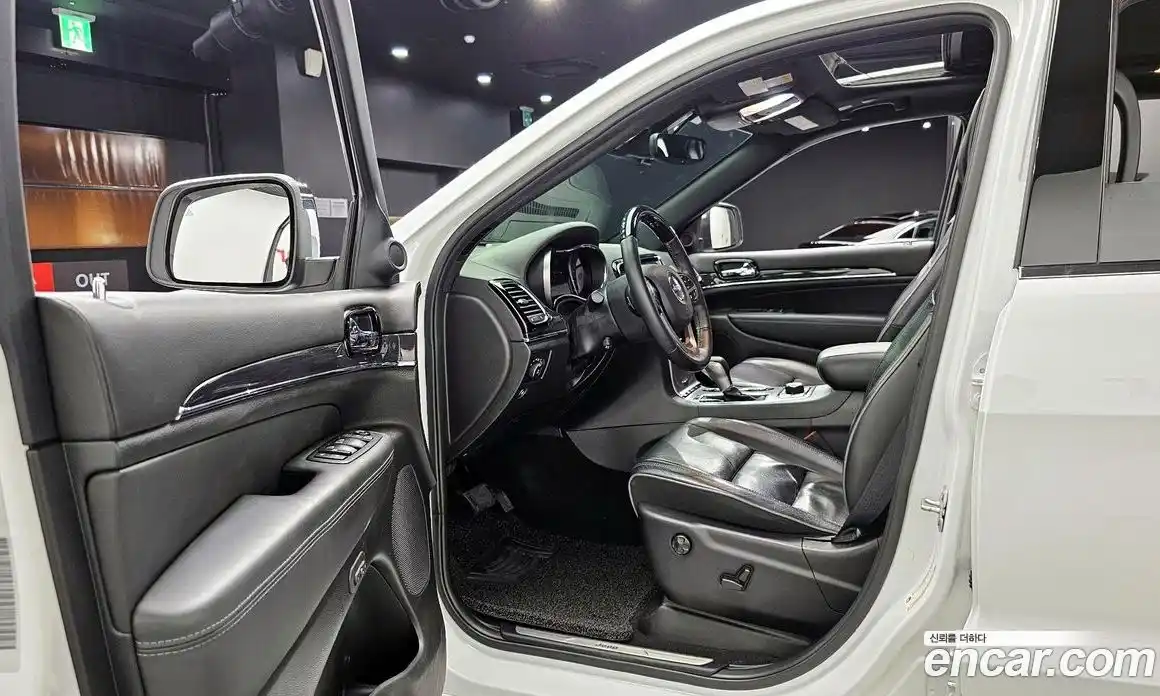 Jeep Cherokee 2019 3.6 Автомат в Москве № 169633, фото 10