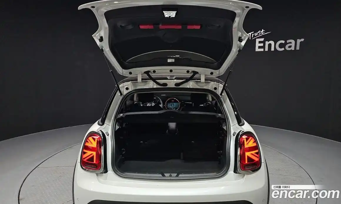 Mini Cooper 2024 1.5 Автомат в Москве № 178075, фото 12