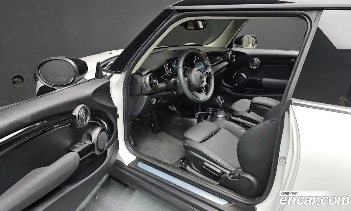 Mini Cooper 2024 1.5 Автомат в Москве № 178075, фото 13