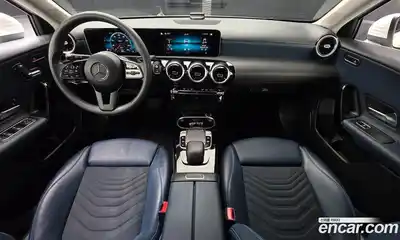 Mercedes-Benz A-Class 2019 2.0 Автомат в Москве № 194473, миниатюра 2