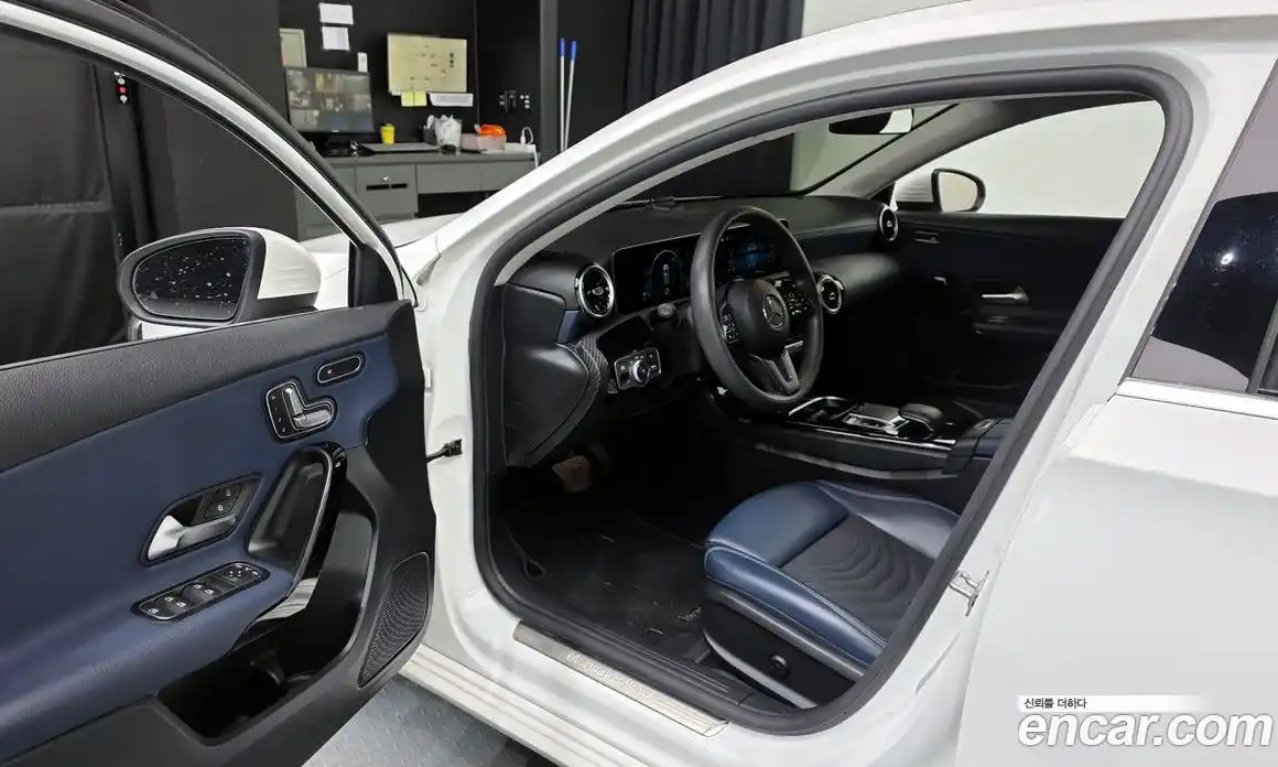 Mercedes-Benz A-Class 2019 2.0 Автомат в Москве № 194473, фото 3