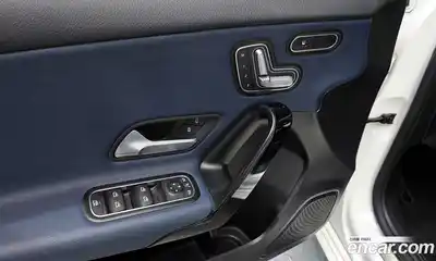 Mercedes-Benz A-Class 2019 2.0 Автомат в Москве № 194473, миниатюра 9