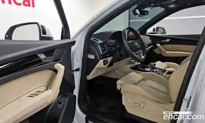 Audi Q5 2024 2.0 Автомат в Москве № 196035, миниатюра 3