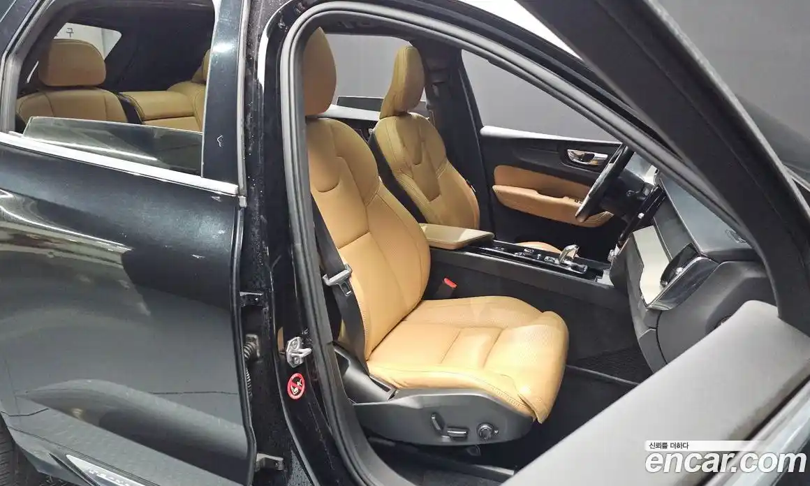 Volvo XC60 2019 2.0 Автомат в Москве № 197087, фото 13