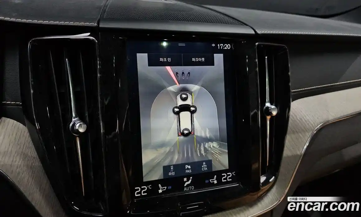 Volvo XC60 2019 2.0 Автомат в Москве № 197087, фото 3