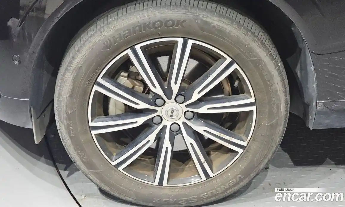 Volvo XC60 2019 2.0 Автомат в Москве № 197087, фото 4