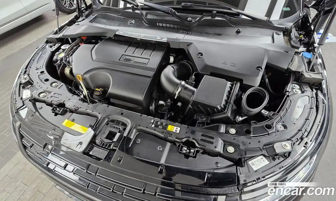 Land Rover Range-Rover Evoque 2025 2.0 Автомат в Москве № 198036, фото 2