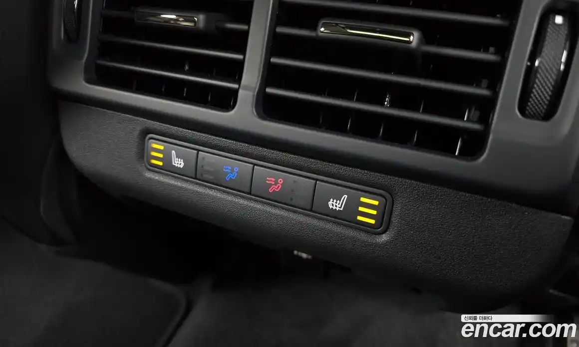 Land Rover Range-Rover Evoque 2025 2.0 Автомат в Москве № 198036, фото 9