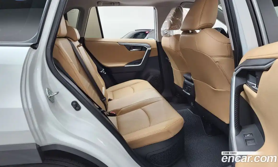 Toyota RAV4 2025 2.5 Автомат в Москве № 199530, фото 16