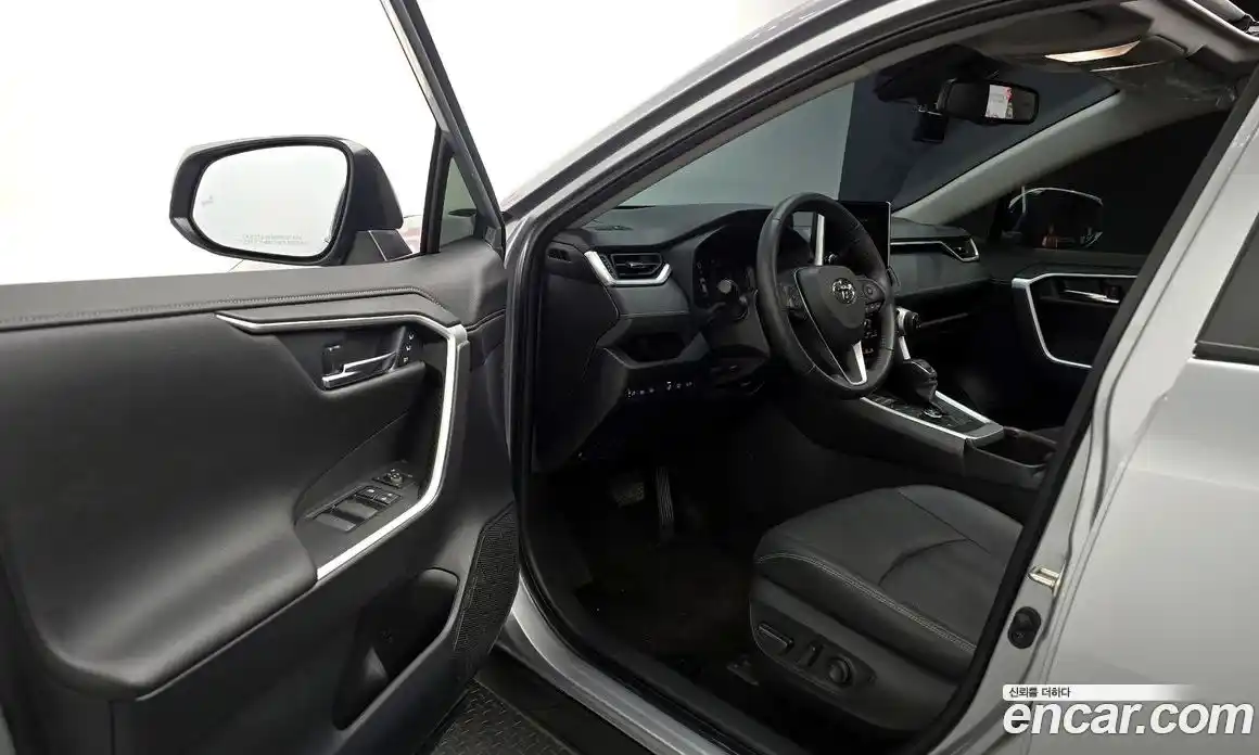 Toyota RAV4 2023 2.5 Автомат в Москве № 199561, фото 14