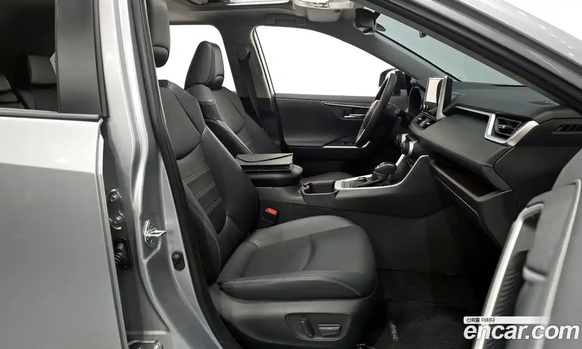 Toyota RAV4 2023 2.5 Автомат в Москве № 199561, фото 16