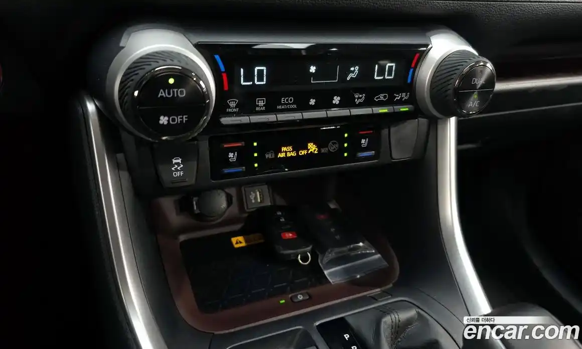 Toyota RAV4 2023 2.5 Автомат в Москве № 199561, фото 17