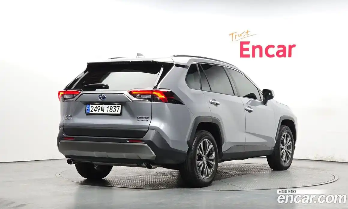 Toyota RAV4 2023 2.5 Автомат в Москве № 199561, фото 19