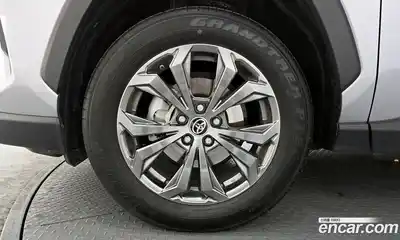 Toyota RAV4 2023 2.5 Автомат в Москве № 199561, миниатюра 3