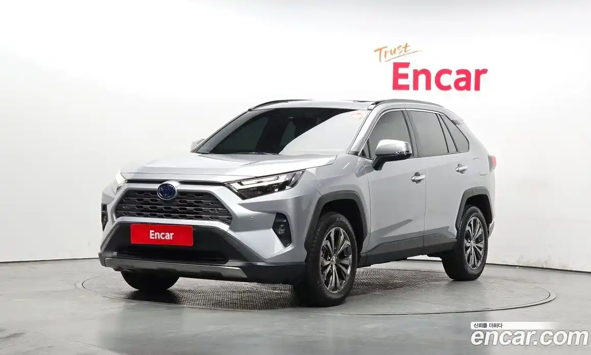 Toyota RAV4 2023 2.5 Автомат в Москве № 199561, фото 4