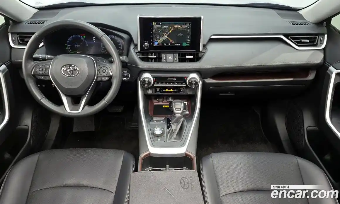 Toyota RAV4 2023 2.5 Автомат в Москве № 199561, фото 9