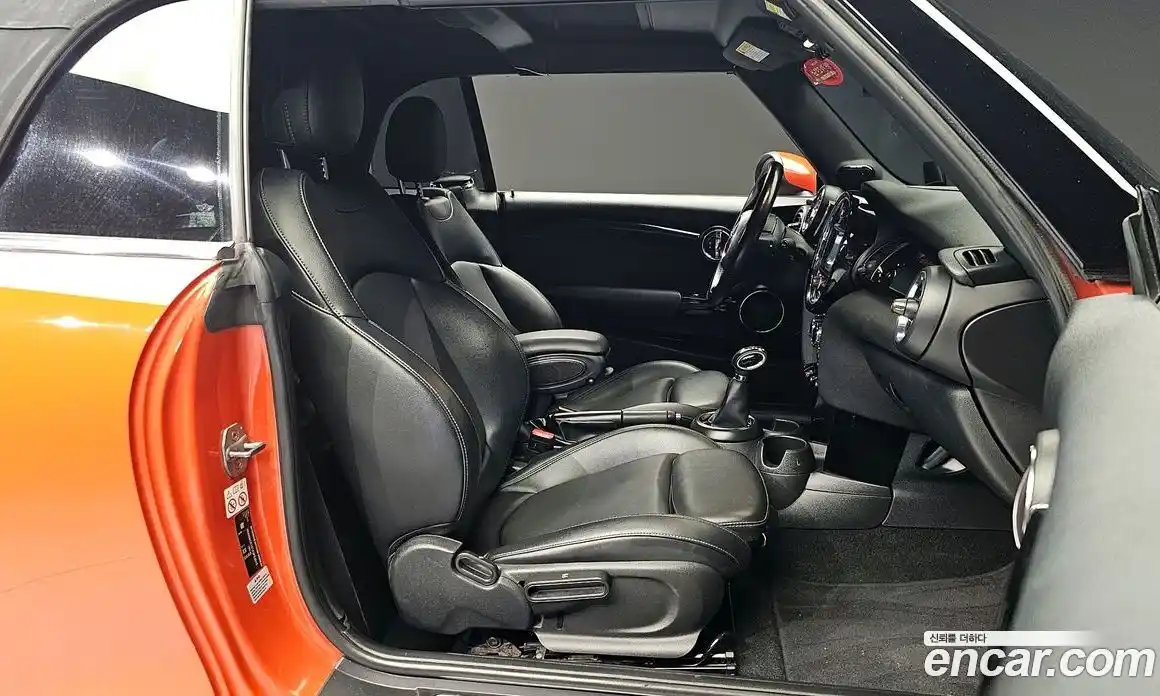 Mini Cooper Convertible 2019 1.5 Автомат в Москве № 206981, фото 19