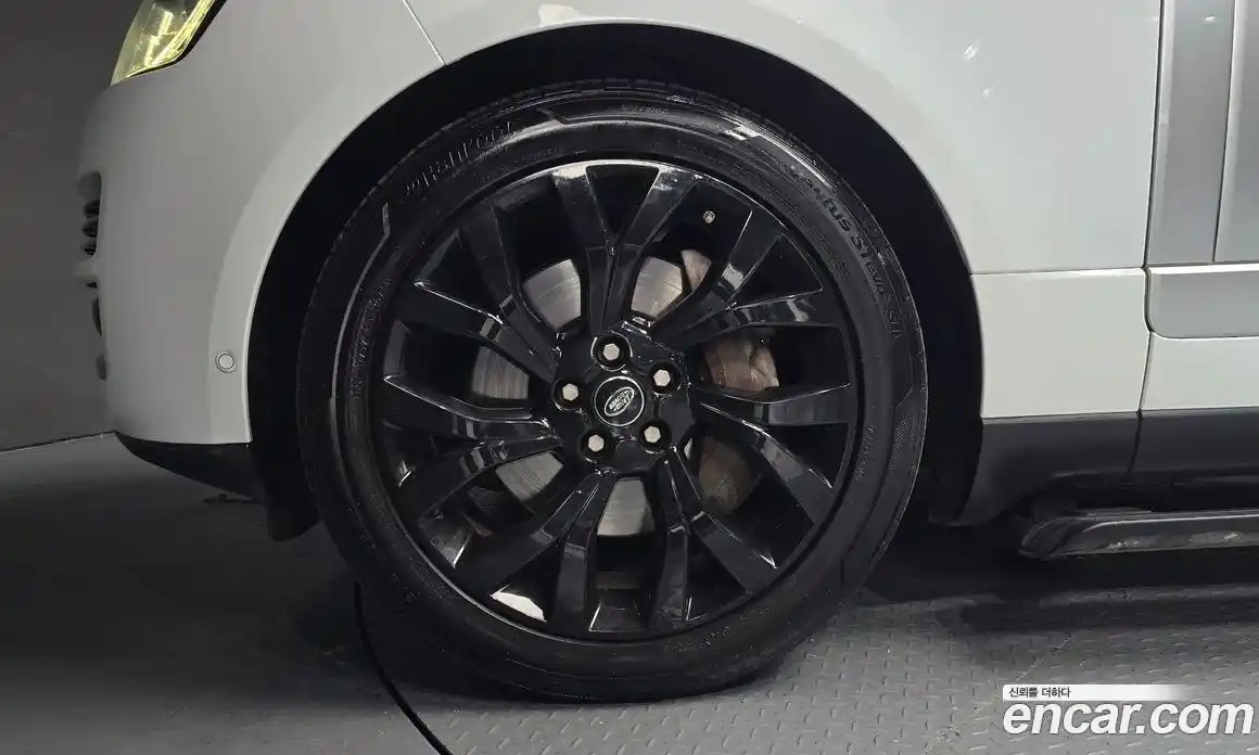 Land Rover Range-Rover 2017 4.4 Автомат в Москве № 213783, фото 16