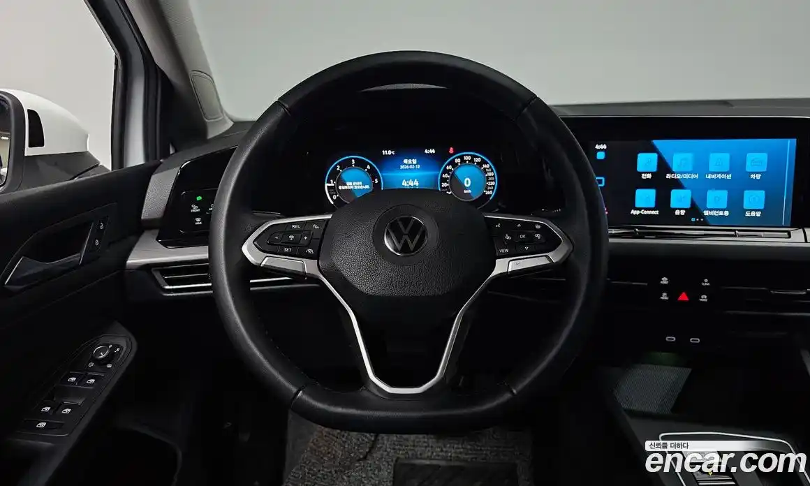 Volkswagen Golf 2022 2.0 Автомат в Москве № 215055, фото 17