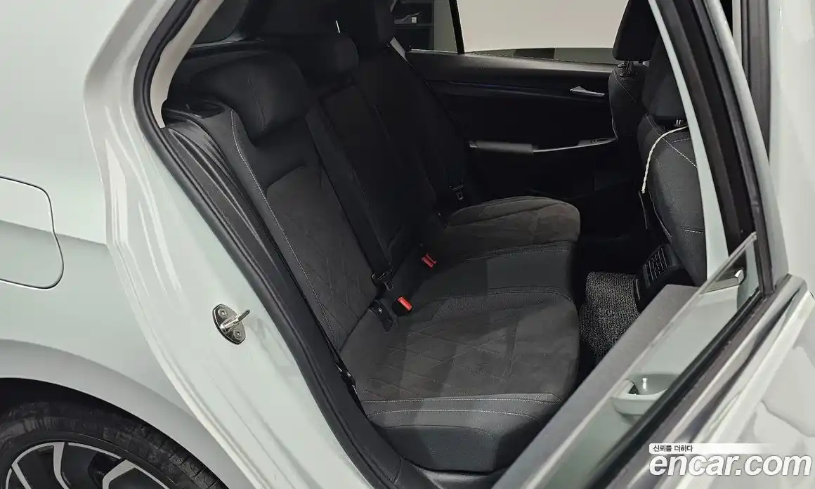 Volkswagen Golf 2022 2.0 Автомат в Москве № 215055, фото 18