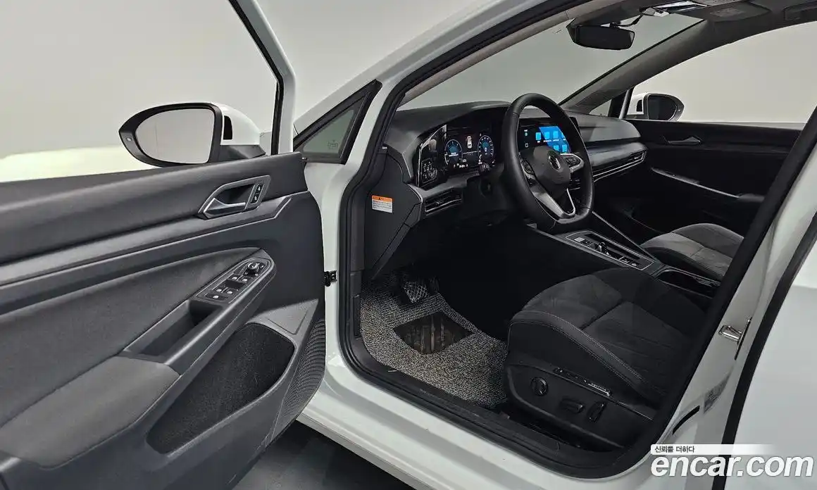 Volkswagen Golf 2022 2.0 Автомат в Москве № 215055, фото 19