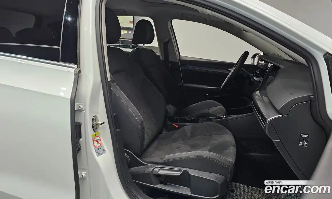 Volkswagen Golf 2022 2.0 Автомат в Москве № 215055, фото 8