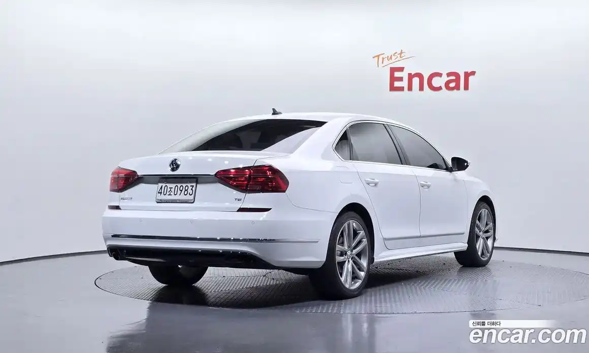 Volkswagen Passat 2016 1.8 Автомат в Москве № 215089, фото 17