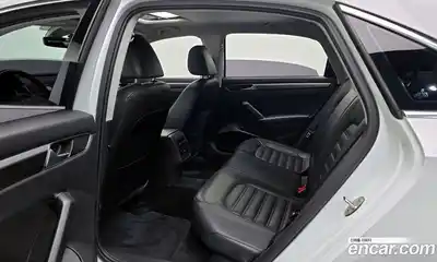 Volkswagen Passat 2016 1.8 Автомат в Москве № 215089, миниатюра 2