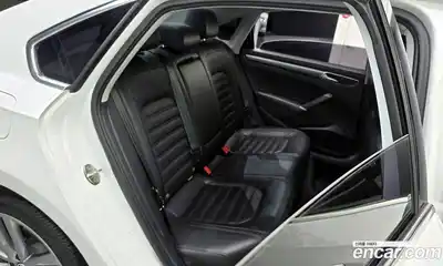 Volkswagen Passat 2016 1.8 Автомат в Москве № 215089, миниатюра 9