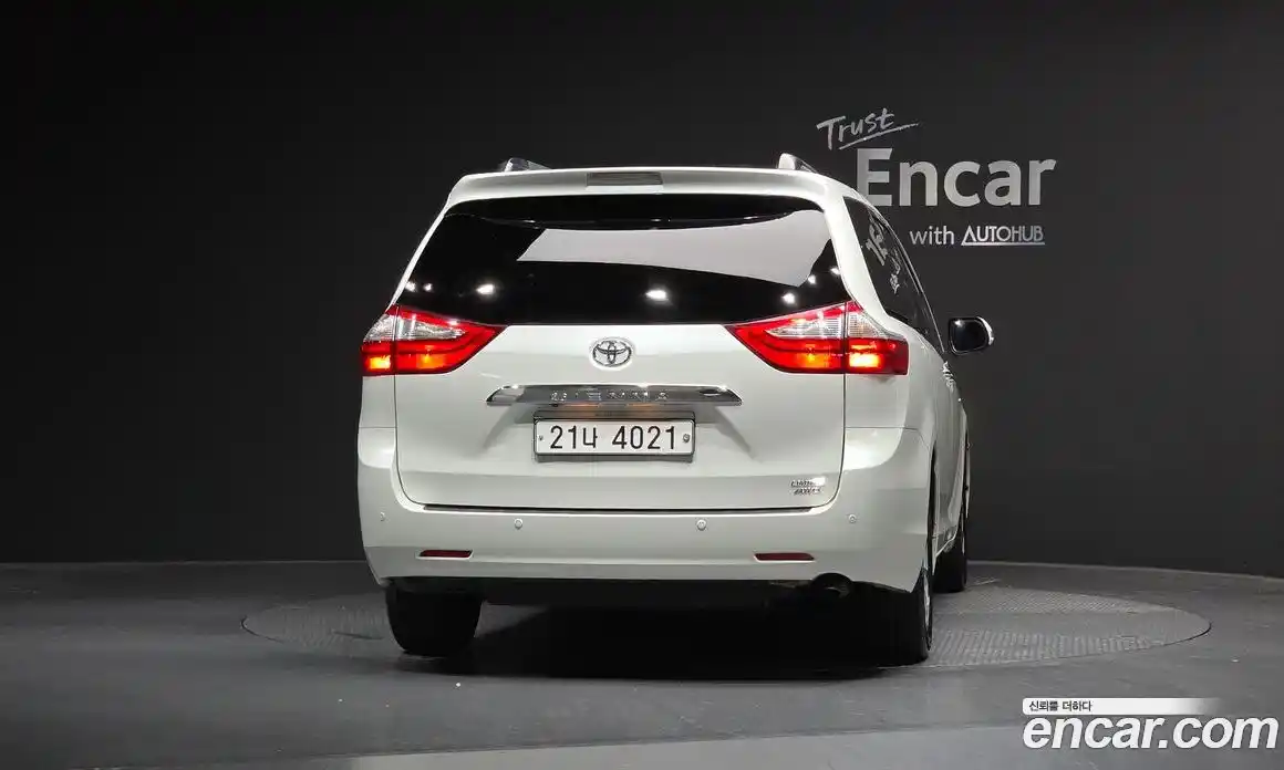 Toyota Sienna 2017 3.5 Автомат в Москве № 215551, фото 17