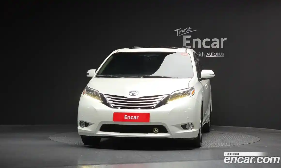 Toyota Sienna 2017 3.5 Автомат в Москве № 215551, фото 18