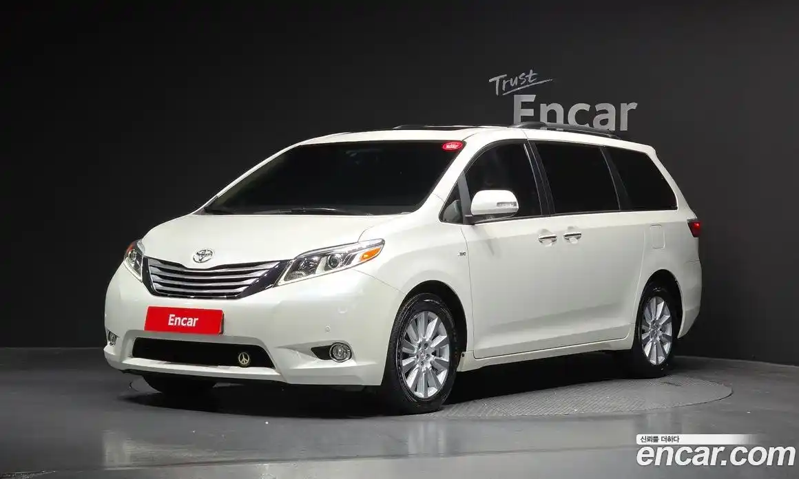 Toyota Sienna 2017 3.5 Автомат в Москве № 215551, фото 5